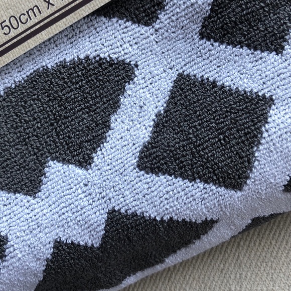 PERFECT GREY AND WHITE COTTON BATH MAT - Picture 2 of 6